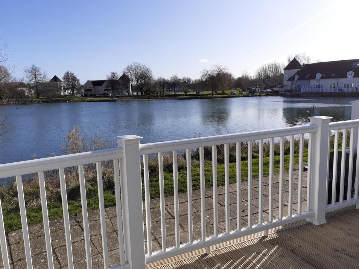 Nyhavn Lakeside Cottage Cirencester Eksteriør bilde