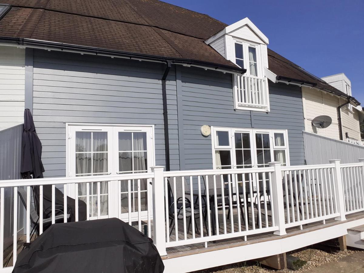 Nyhavn Lakeside Cottage Cirencester Eksteriør bilde