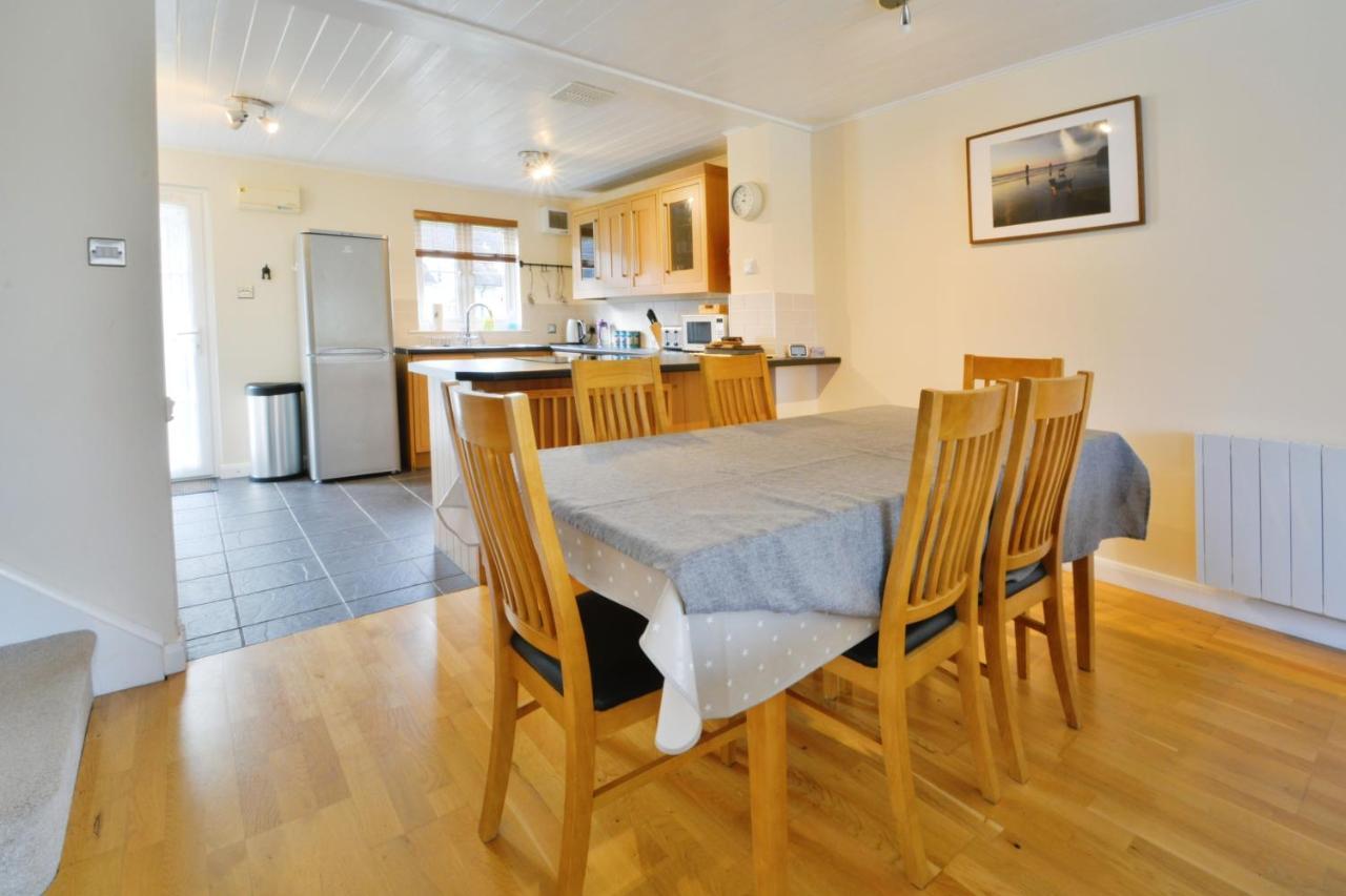 Nyhavn Lakeside Cottage Cirencester Eksteriør bilde