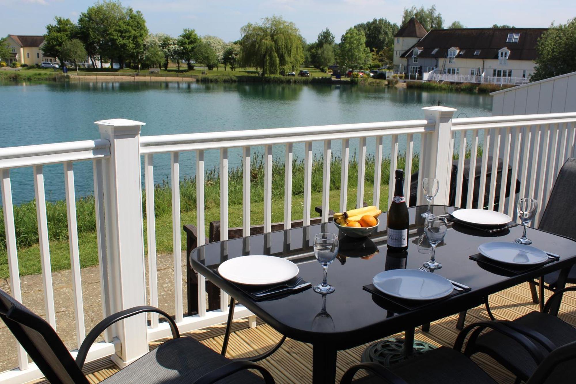 Nyhavn Lakeside Cottage Cirencester Eksteriør bilde