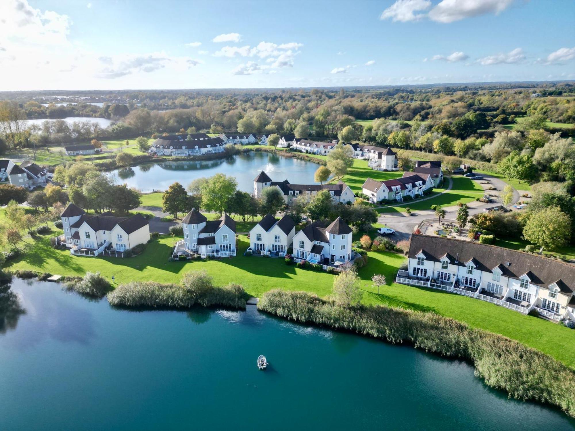 Nyhavn Lakeside Cottage Cirencester Eksteriør bilde