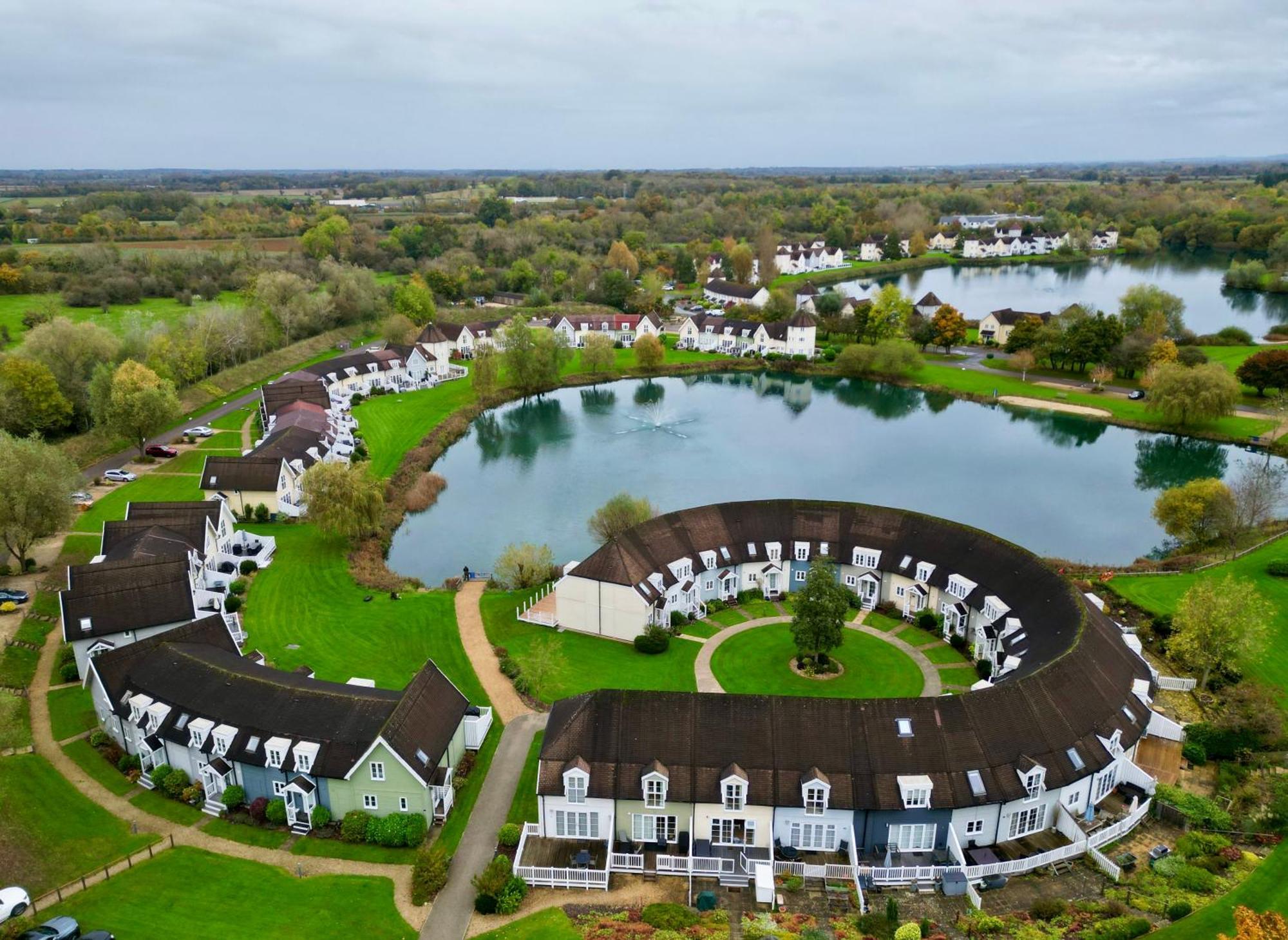Nyhavn Lakeside Cottage Cirencester Eksteriør bilde