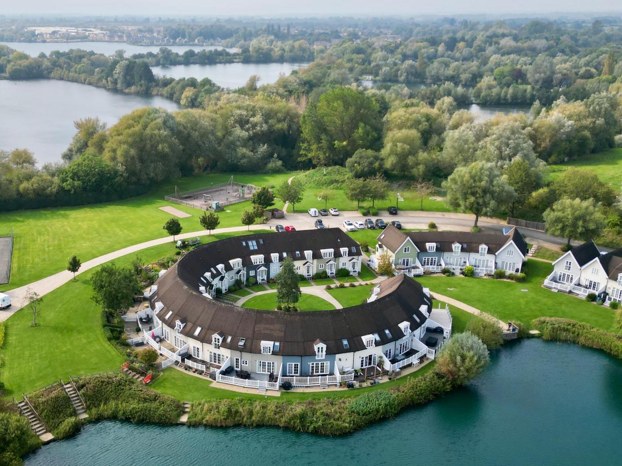Nyhavn Lakeside Cottage Cirencester Eksteriør bilde