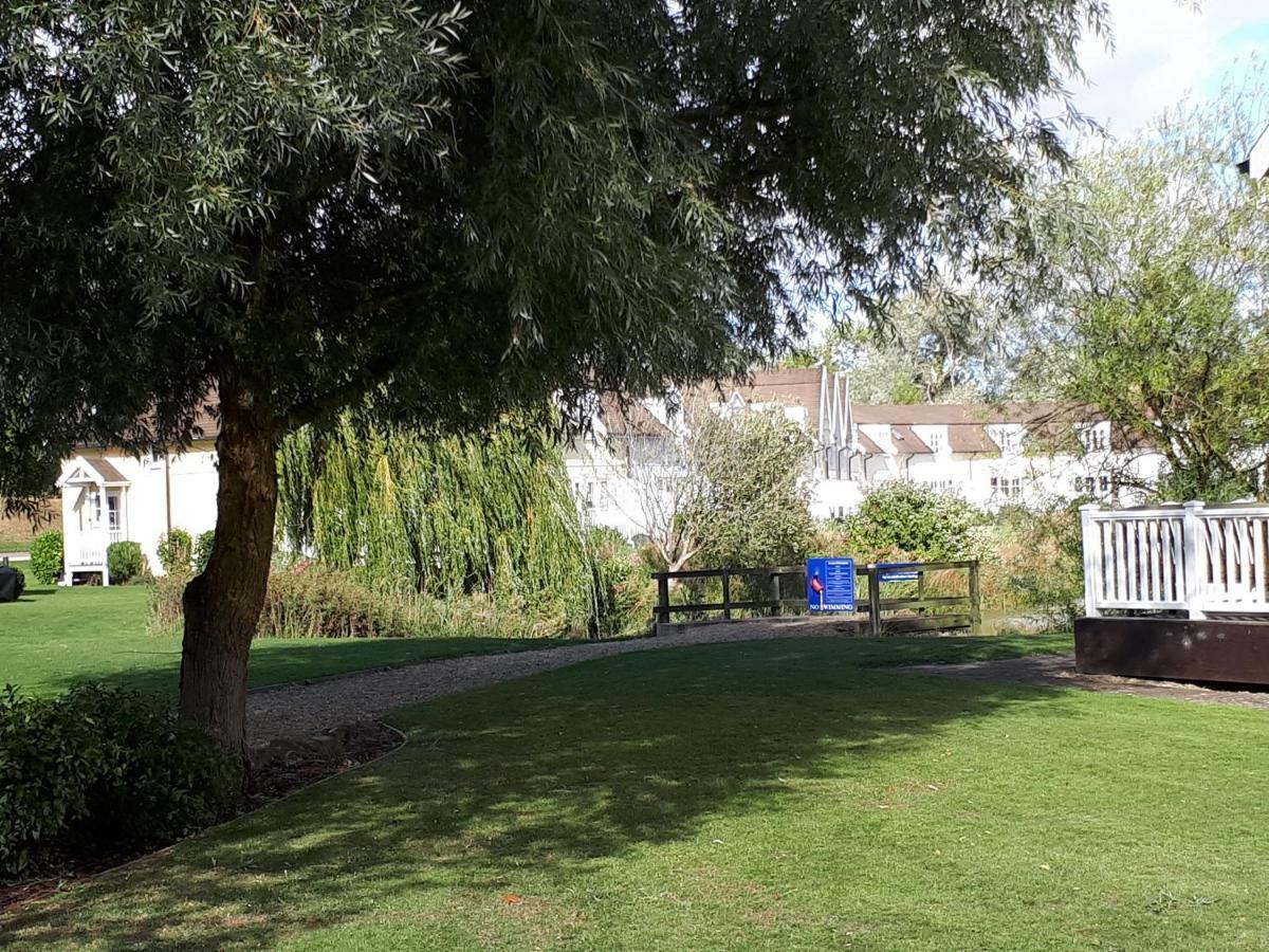 Nyhavn Lakeside Cottage Cirencester Eksteriør bilde