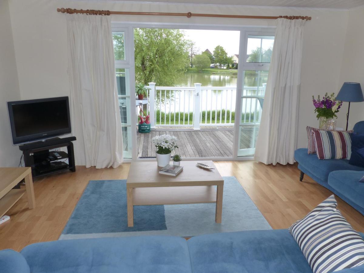 Nyhavn Lakeside Cottage Cirencester Eksteriør bilde